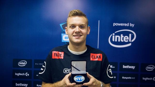 FPX赛后群访 QiuQiu：兄弟们可能在打团、对线也还需要加强一下